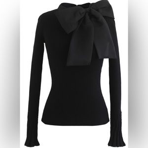 Woman Sweater with Bow